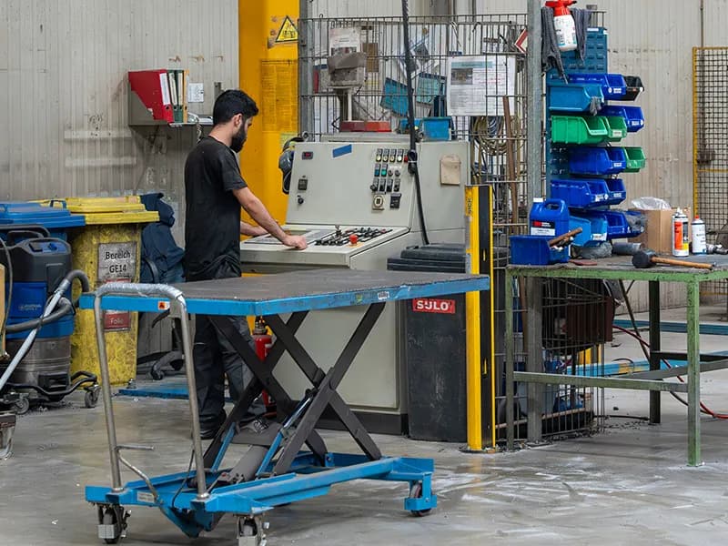 Großvolumige technische Hohlkörper und industrielle Tanks aus Kunststoff von Geratec